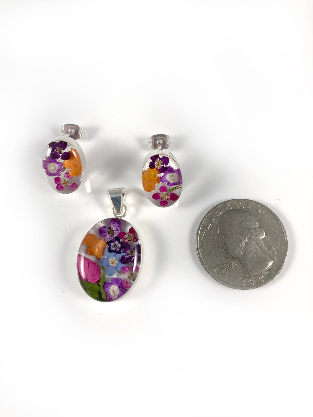 Natural Flowers Resin Pendant & Earring Set
