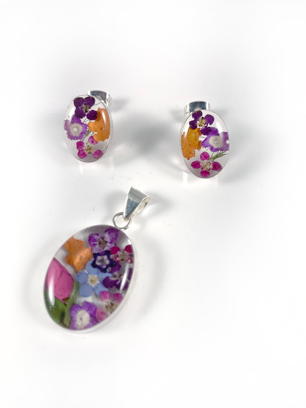 Natural Flowers Resin Pendant & Earring Set
