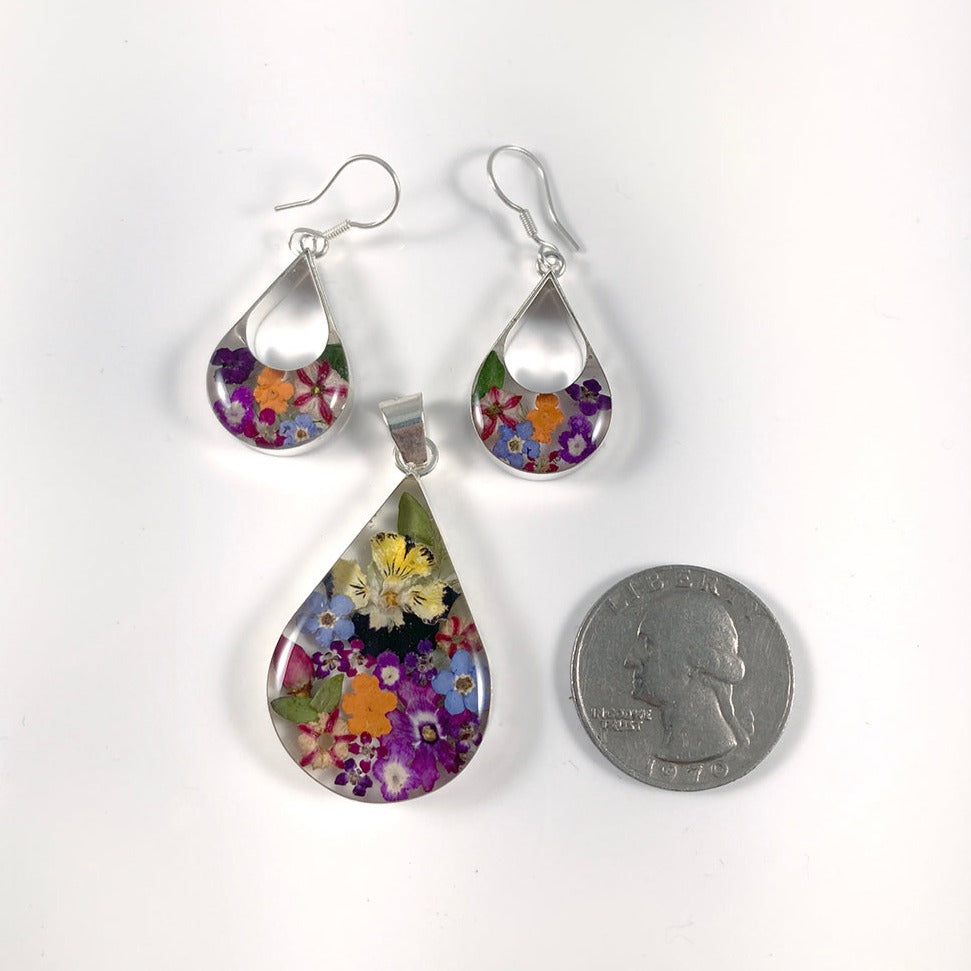 Natural Flowers Resin Pendant & Earring Set