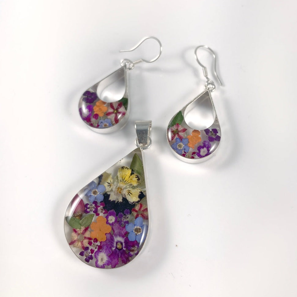 Natural Flowers Resin Pendant & Earring Set